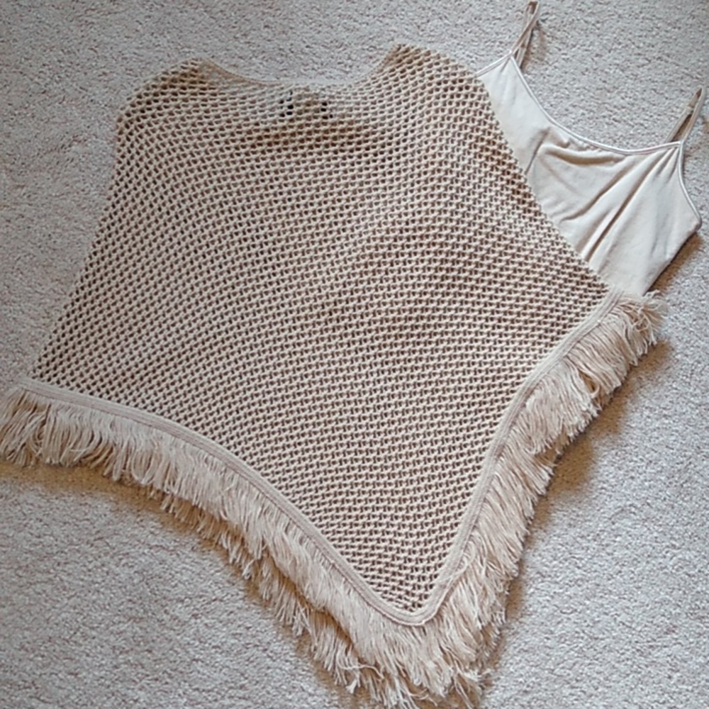 It's Our Time Junior Poncho. One Size. Color: Snow Cap. NWT